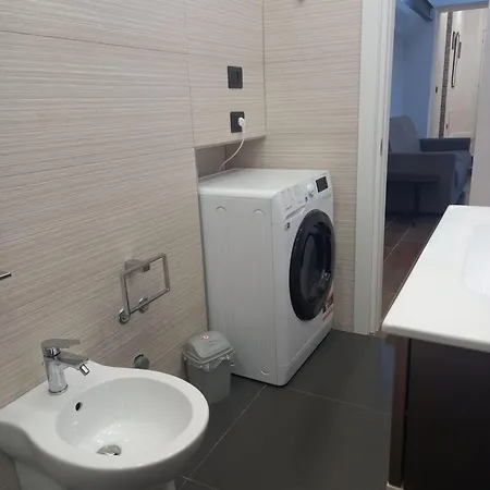 Nelle Favole, E Prázdninový dům