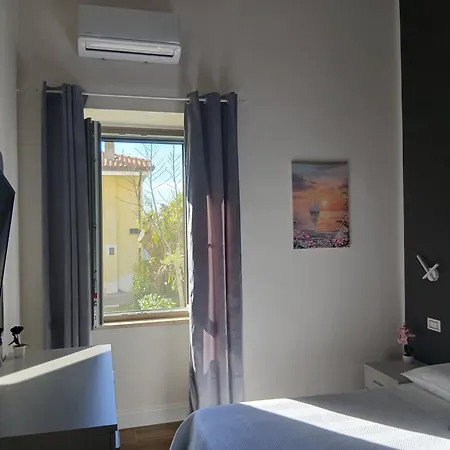 Nelle Favole, E Prázdninový dům